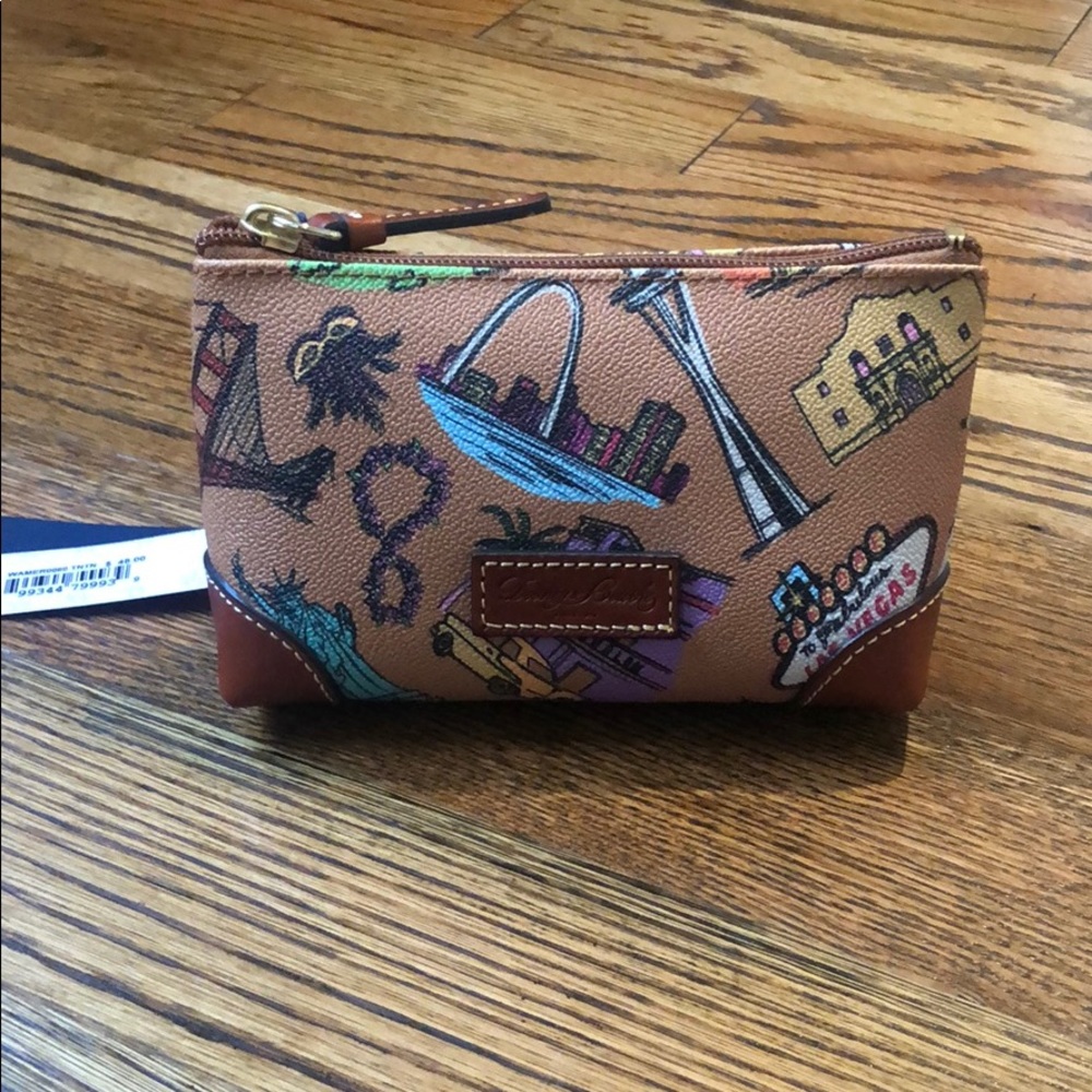 Dooney & Bourke pouch/bag